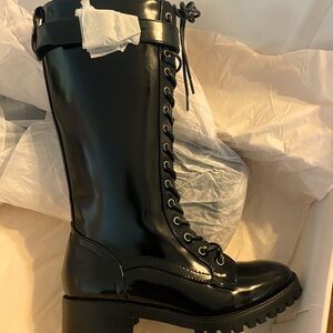 Ladies boots size 6